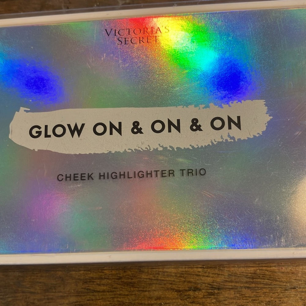 Victoria’s Secret rare & htf Glow makeup bundle NWT - Picture 3 of 14